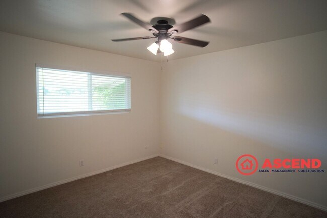 Building Photo - 3 Bed / 2 Bath Home on 2 Acres of Cattle L...