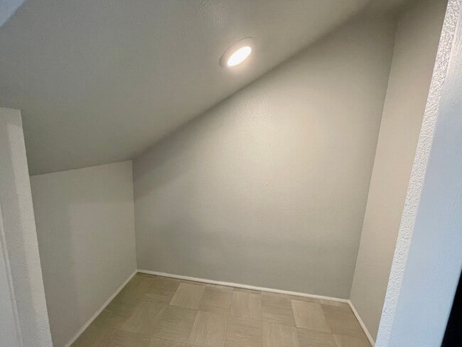 Building Photo - Spacious Studio, PET FRIENDLY in Ho'opili ...