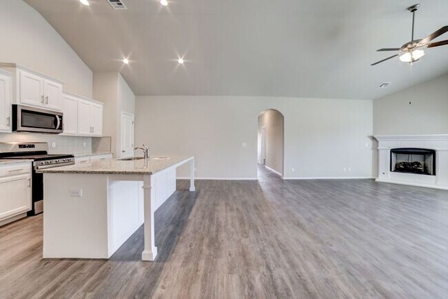 Building Photo - Lawn Care Included! 3/2/2 Luxury Patio Home Broken Arrow