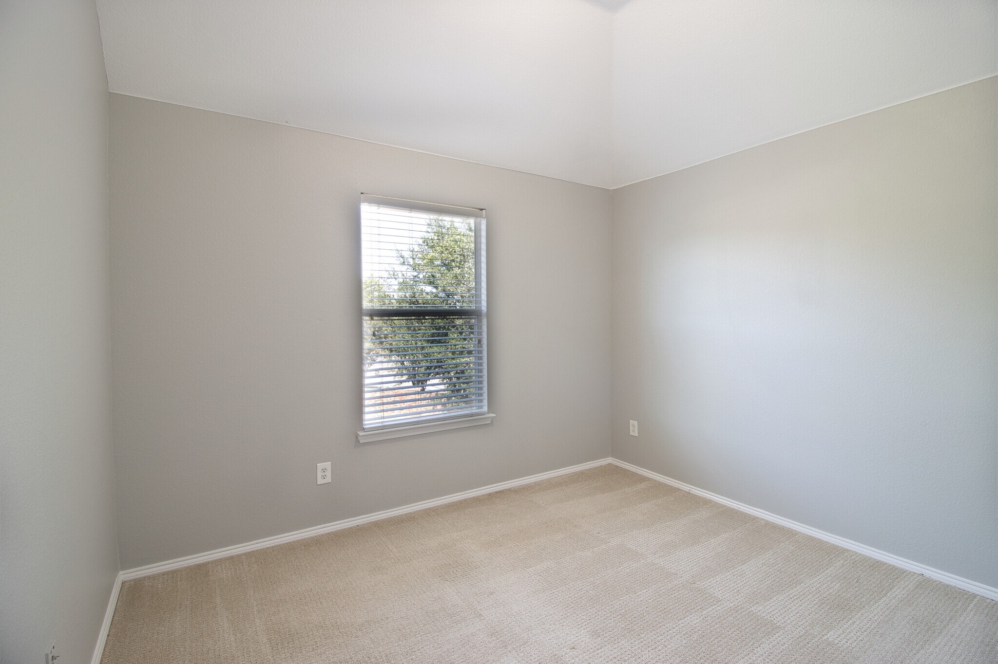 Building Photo - 9961 Delamere Dr