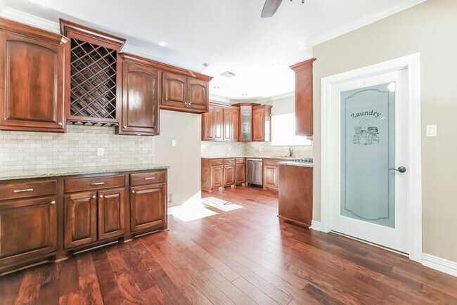 Building Photo - 411 S Cypress Estates Cir