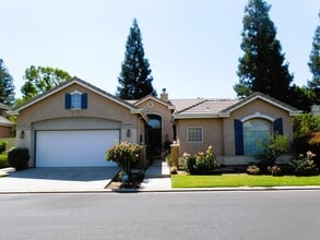 Building Photo - 5215 Vía Amore