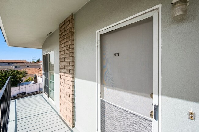 Building Photo - 717 S Meyler St