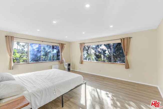 Building Photo - 1530 Valley View Rd