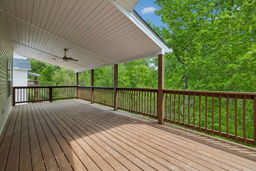 Building Photo - 553 Skyview Dr