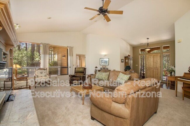 Building Photo - 1740 N Doral Way