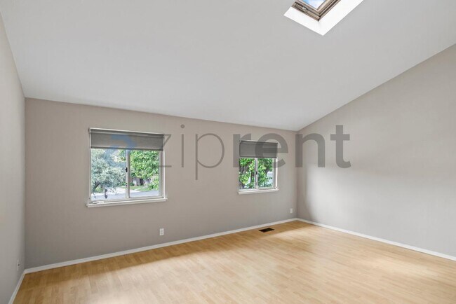 Building Photo - 502 Pine Wood Ln