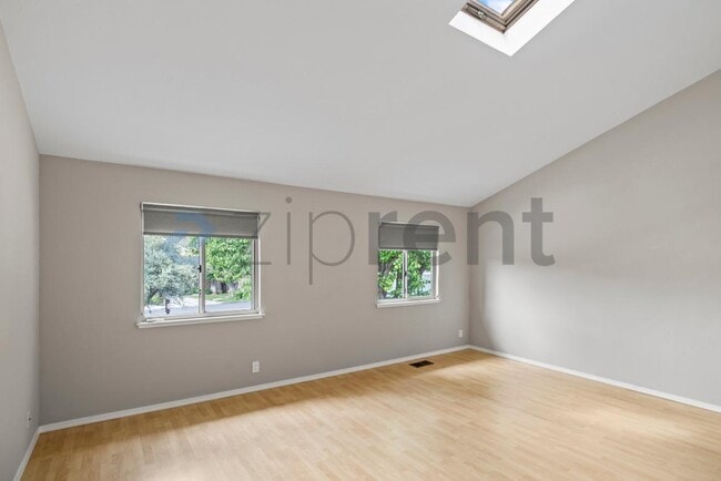 Building Photo - Unit