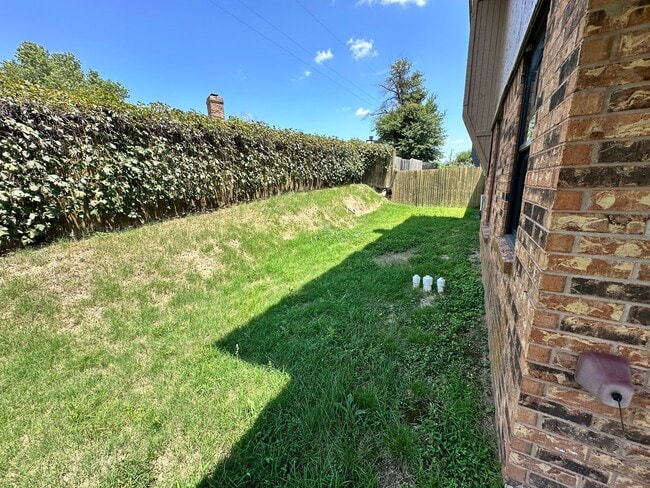 Building Photo - 2 bed 1.5 house NW OKC