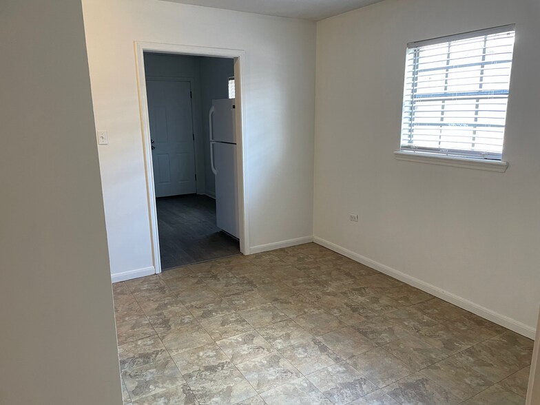 Building Photo - 214 Gloria St