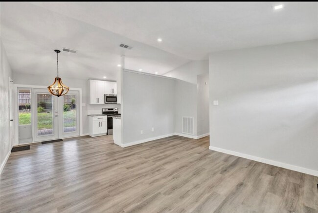 Building Photo - 2308 Foxcroft Ln