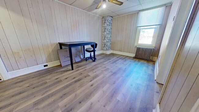 Building Photo - Spacious 3 Bedroom 2nd/3rd Floor Apartment in York City