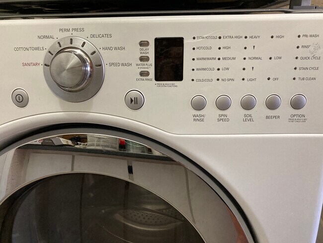 Large capacity LG washer/dryer - 442 Cobblestone Dr
