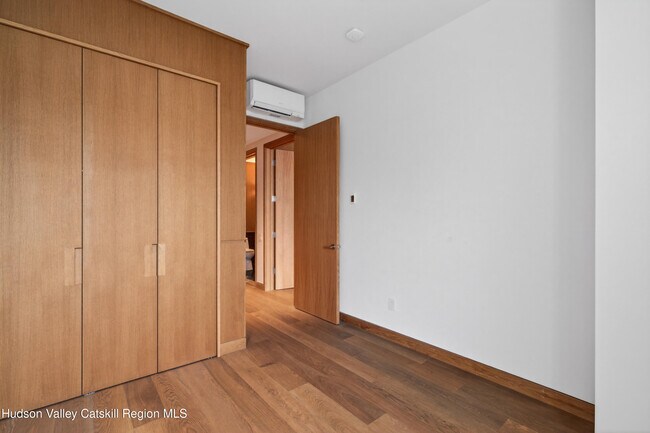 Building Photo - 316 Wall St