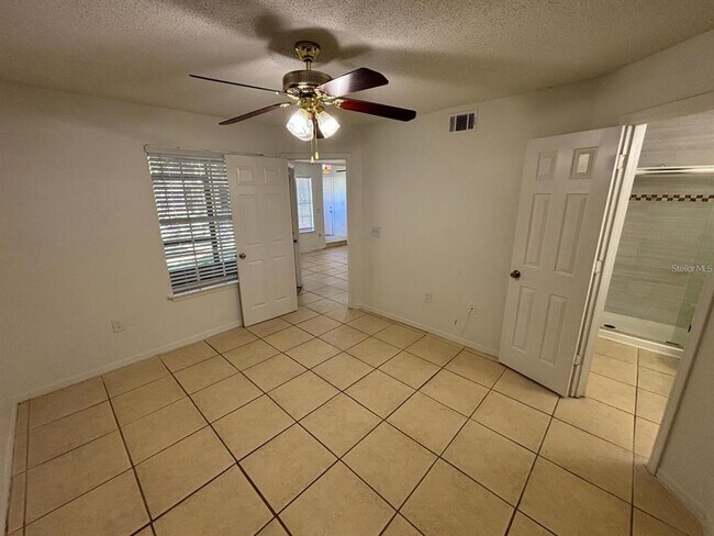 Building Photo - 433 Fountainhead Cir