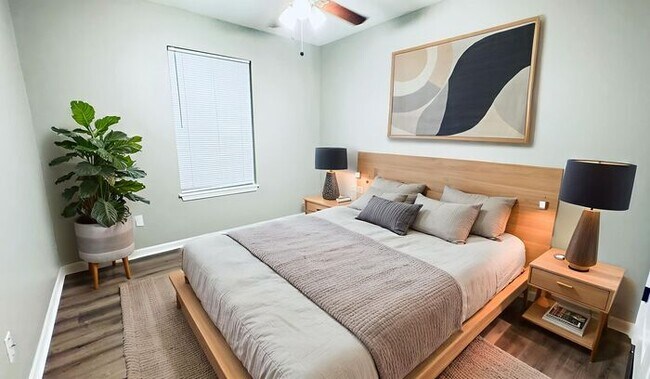 Building Photo - Serrano Townhomes - $100 off er month for 12 months - ask me how!