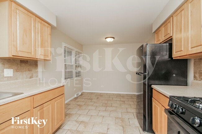 Building Photo - 14340 Kenwood Ave