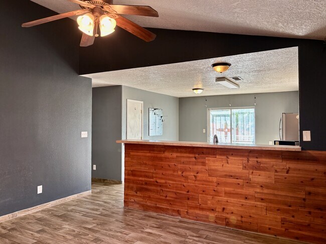 Building Photo - 3617 Cameo Dr