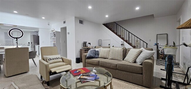 Building Photo - 1845 NW 4th Ave