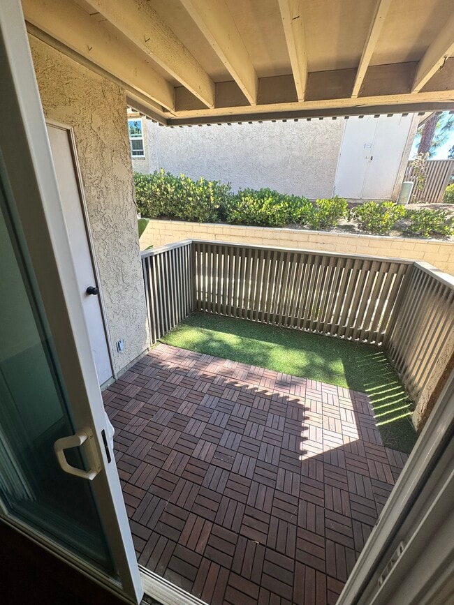 Building Photo - 8581 Villa La Jolla Dr