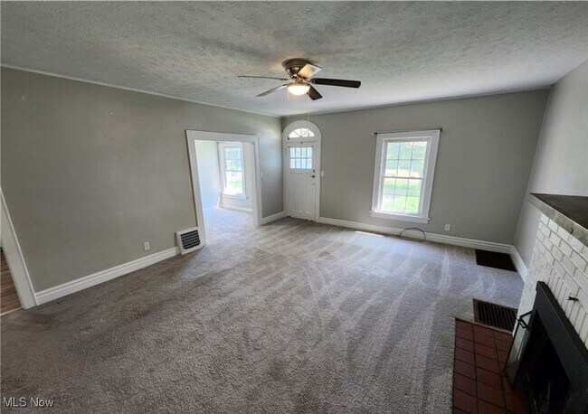 Building Photo - 2753 Canfield Rd