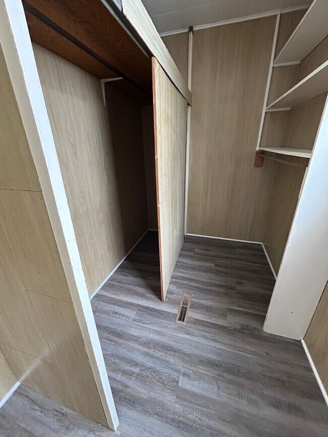 Building Photo - 1 Bedroom 1 Bath Apartment