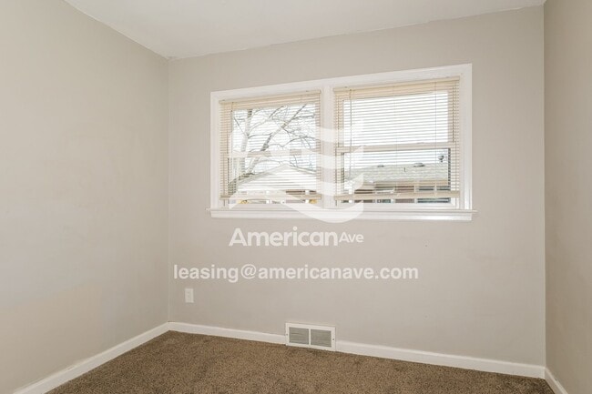 Building Photo - 320 St Eugene Ln