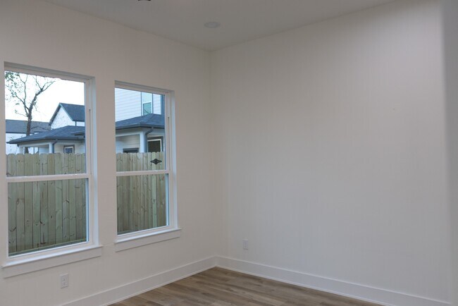 Building Photo - 3907 Maggie St