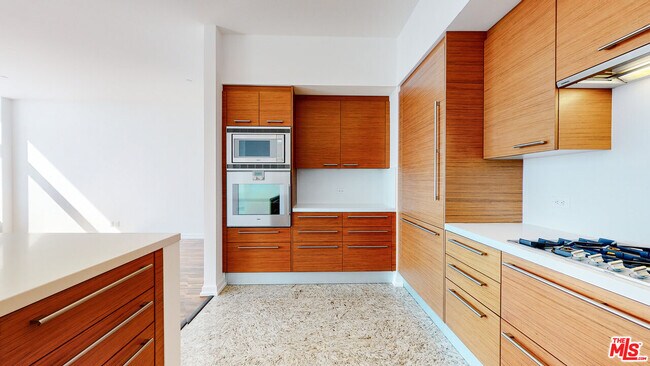 Primary Photo - 900 W Olympic Blvd