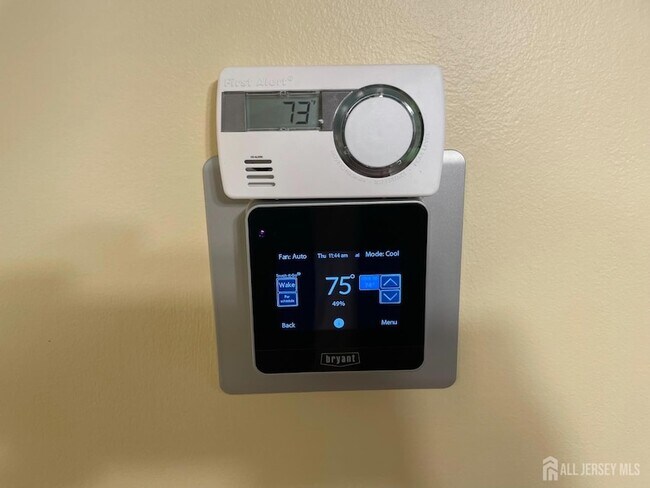 Building Photo - 911 Ravens Crest Dr