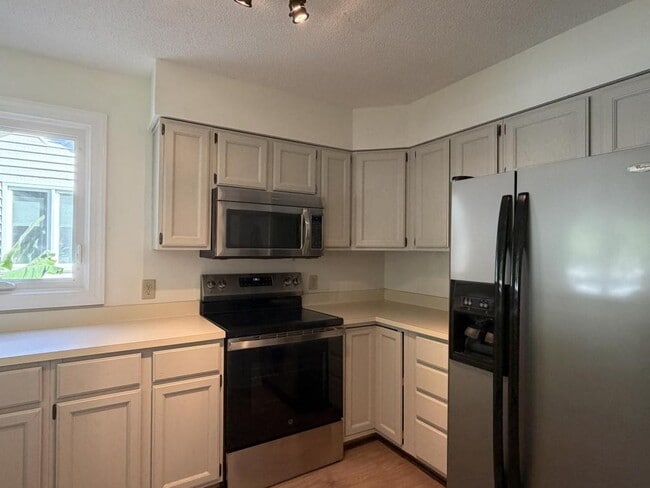 Building Photo - 305 Wimbledon Ct