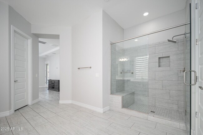 Building Photo - 9752 W Rowel Rd
