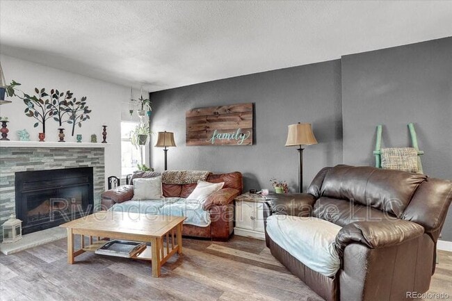 Building Photo - 10537 W Maplewood Dr