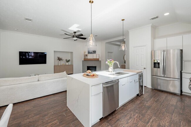 Building Photo - 11 E Sienna Pl
