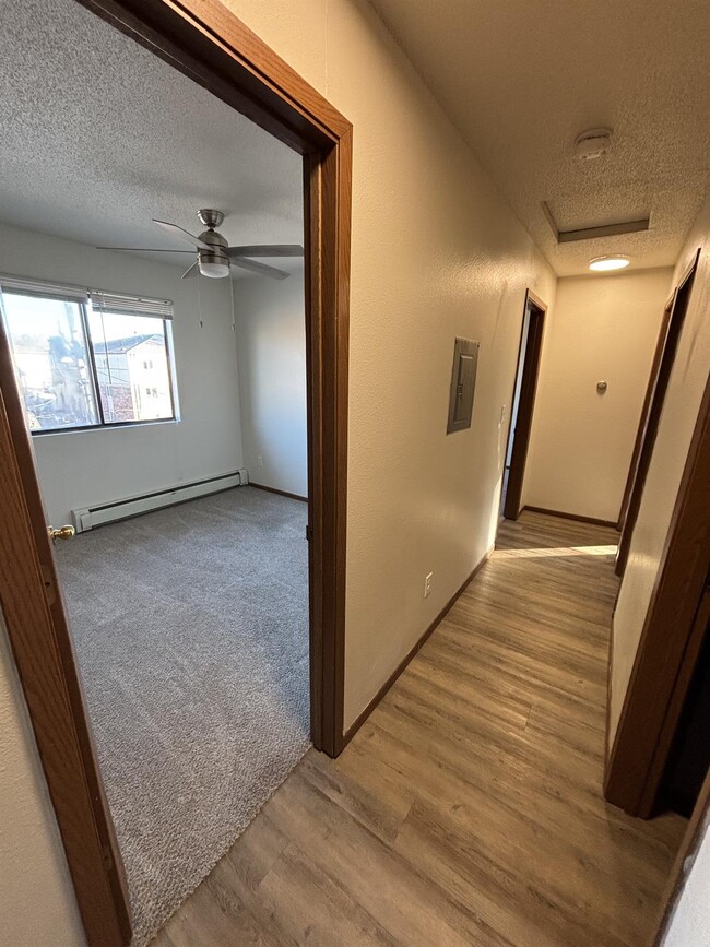 Building Photo - 619 S Johnson-5