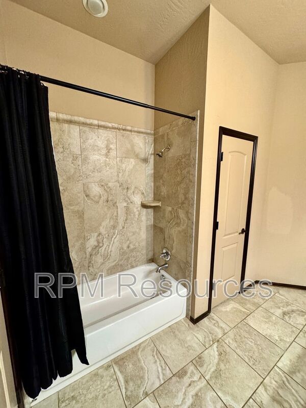 Building Photo - 3121 SW 136th Terrace