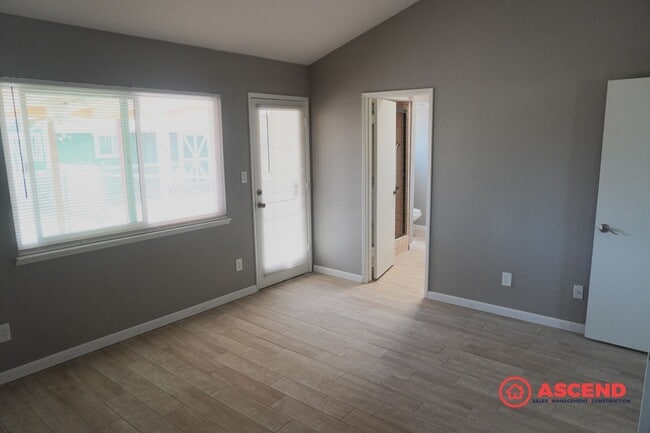 Building Photo - Beautiful 3 Bedroom Home Located in the Southwest!