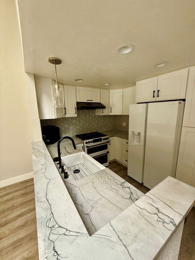 Building Photo - Great Vista Condo