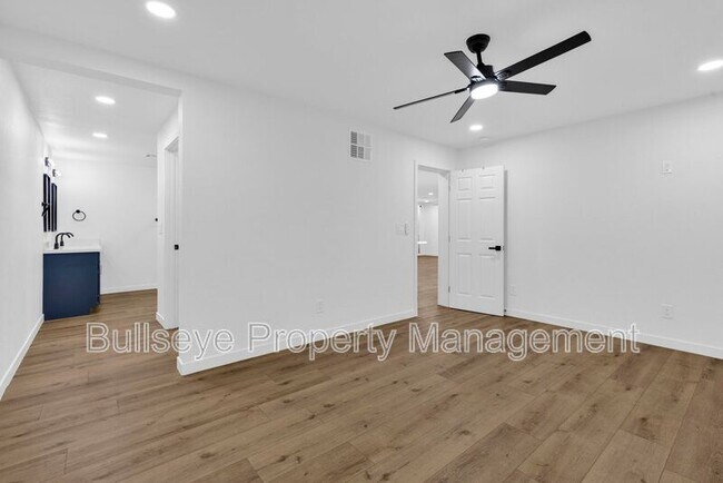 Building Photo - 3138 W Elm St