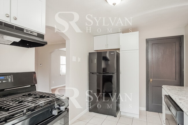 Building Photo - Charming brick 3-bedroom, 1-bath home features a deck and patio!