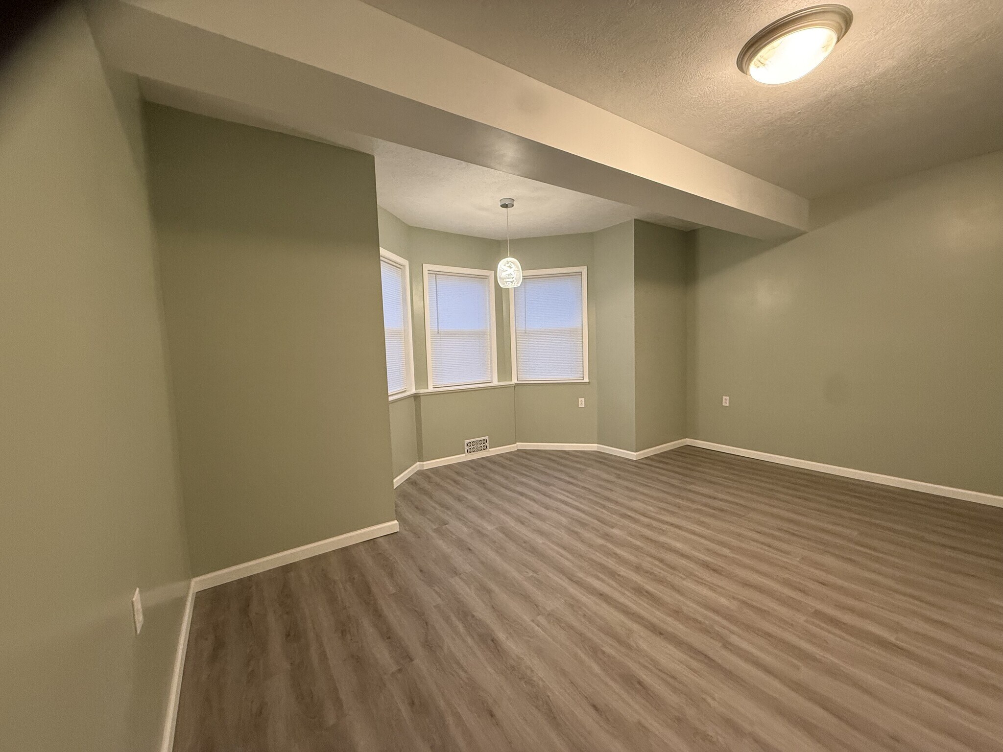 Building Photo - 412 Depot St