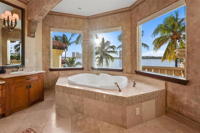 Building Photo - 3283 NE 171 St