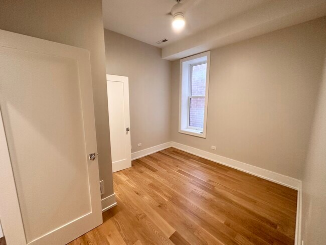 Building Photo - 930 N Wolcott Ave