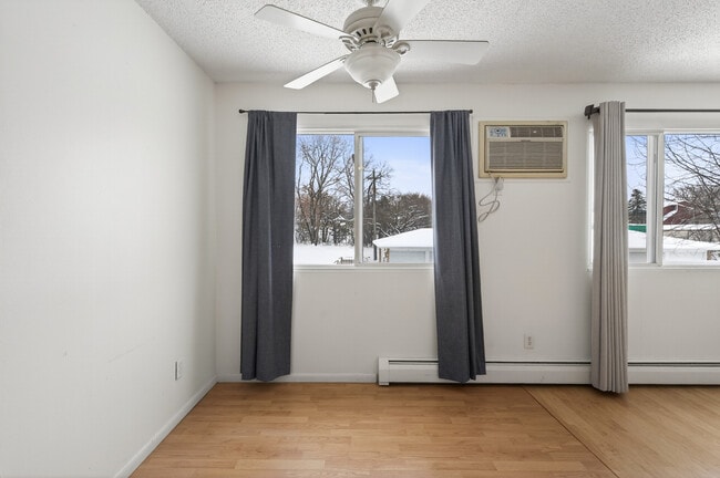 Building Photo - Rosco Apts- 2740