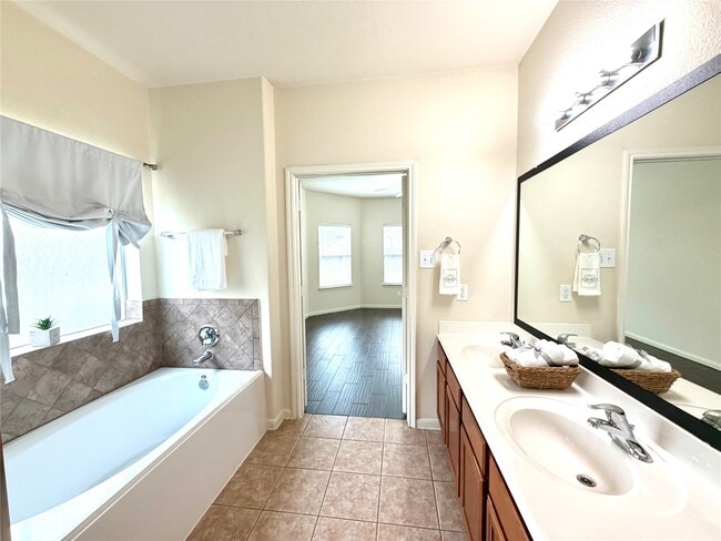 Building Photo - 25122 Southbriar Ln