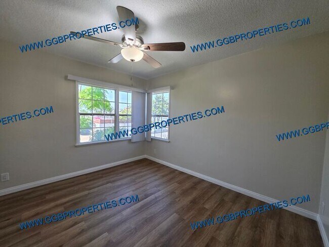 Building Photo - Gorgeous Turnkey 4 BD / 2.5 BA Home in Hawthorne