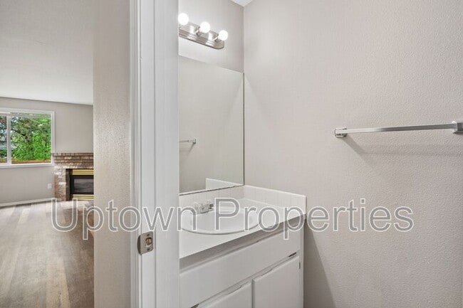 Building Photo - 6133-6135 SE Frances St.