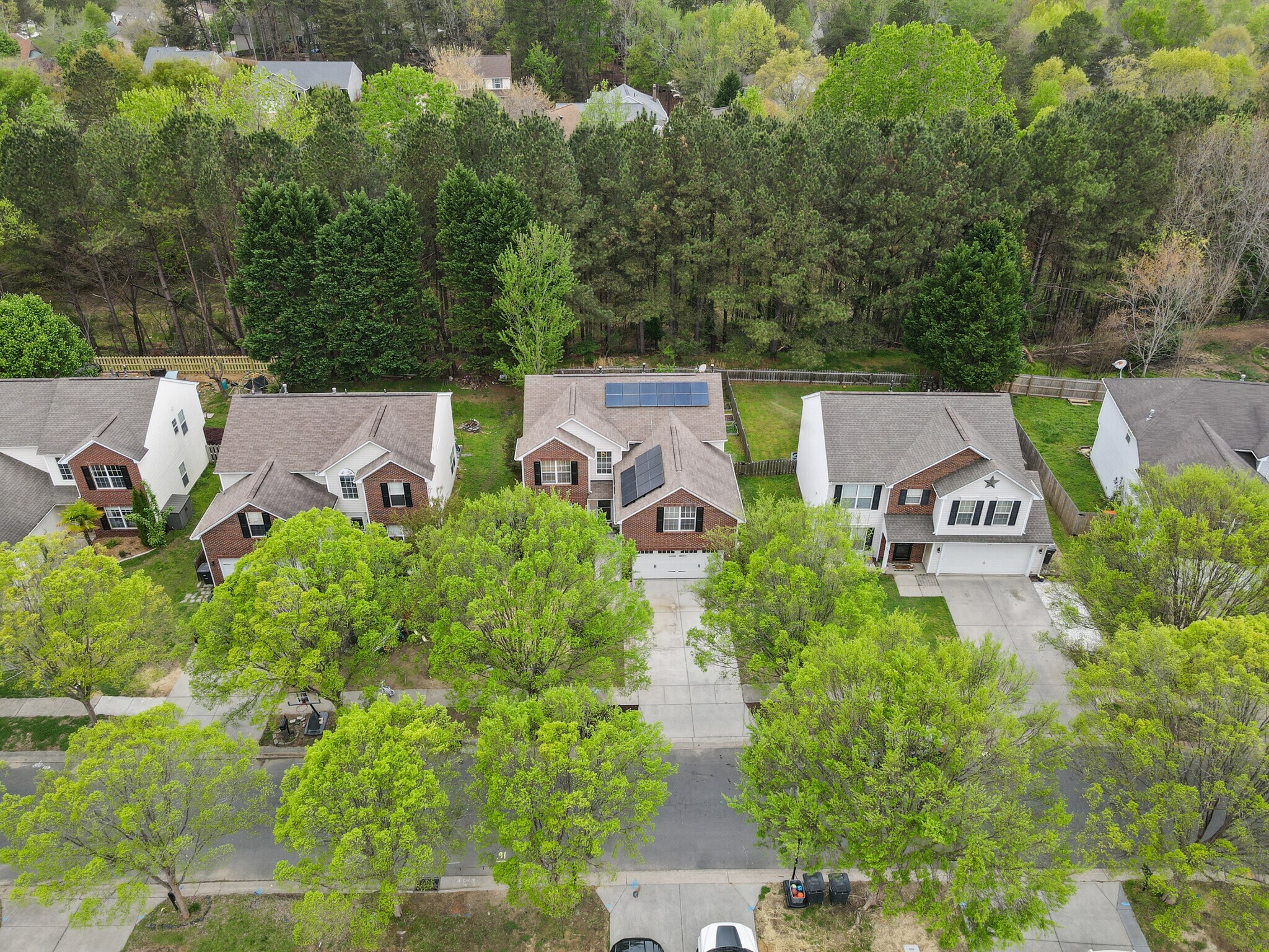 Building Photo - 512 Red Oak Ct