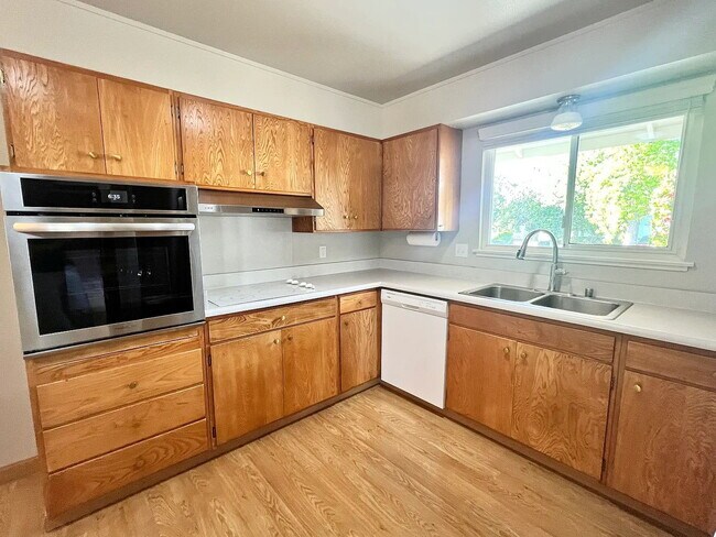Building Photo - Prime San Jose Home with great backyard!