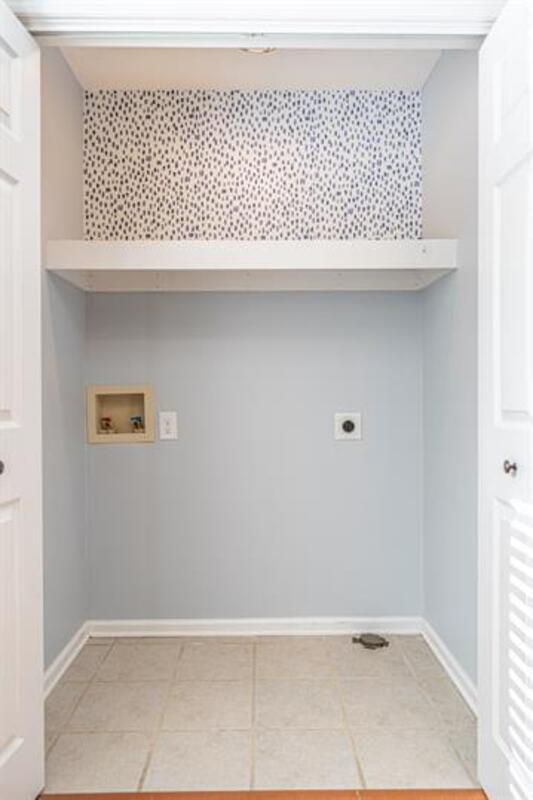 Building Photo - 145 Sandhurst Pl